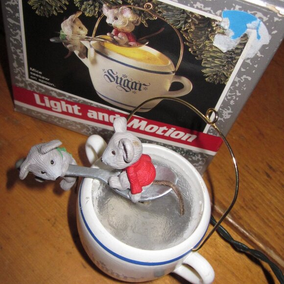 Hallmark Light and motion 1989 christmas motion light up ornament Mouse seesaw - Picture 1 of 5